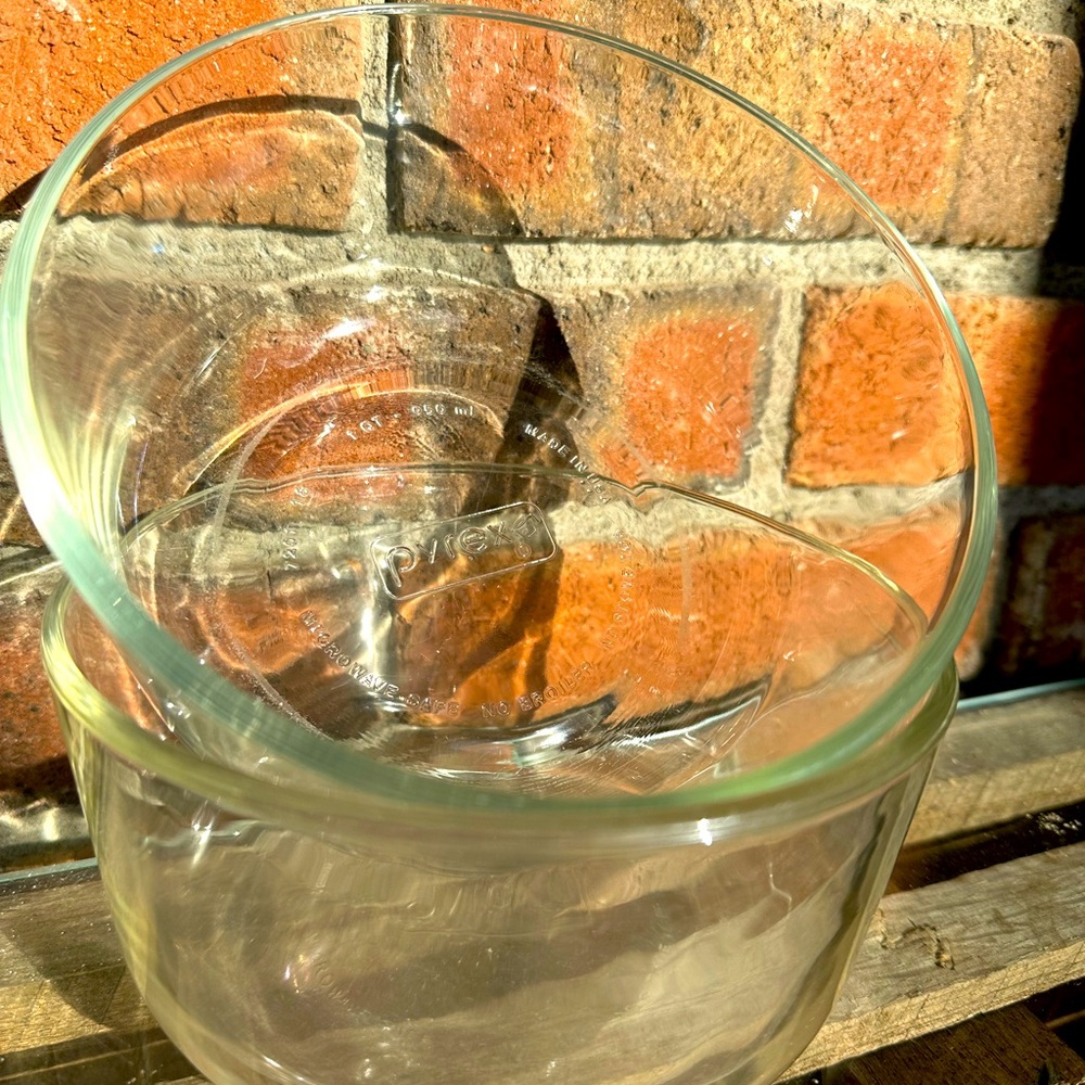 PAIR OF PYREX GLASS BOWLS